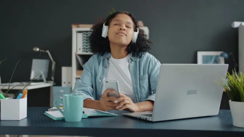 Your Favourite Songs Are Quietly Keeping You at the Reels Longer Than You Think