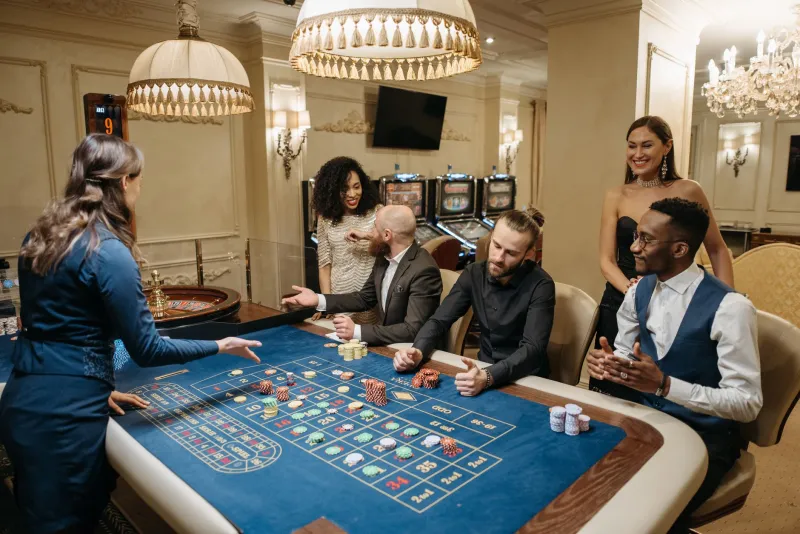 Reels vs. Cards: How Aussie Online Casino Players Are Rethinking the Way They Gamble